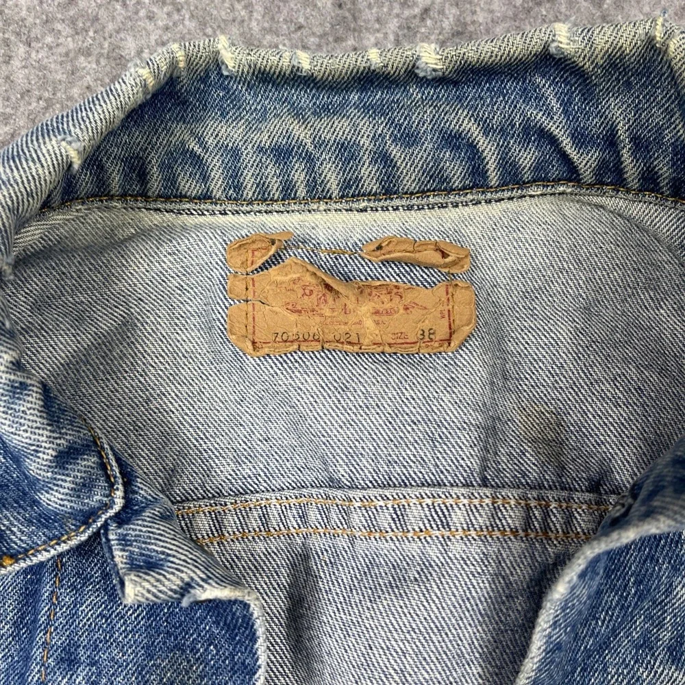Vintage‎ Levis Denim Jacket 38 80s Trucker Type III Red Batwing Distressed USA
